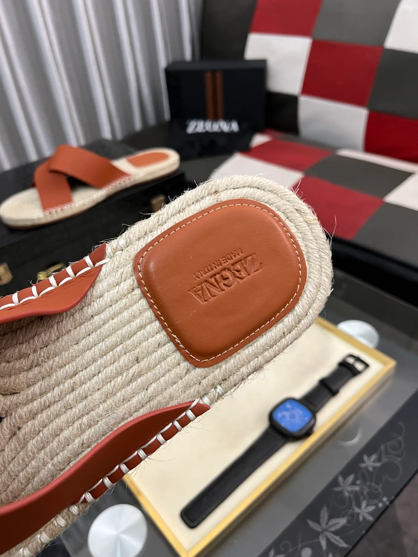 Men's shoes 💰320⌚️⌚️《HERMES》Hermès 💁♂️Men's casual slippers, compare the quality at the counter🧚🏿♂️ The upper layer has a stone pattern with clear texture, showing high-end, high-end, comfortable to wear and versatile. Purely hand-pulled, raw rubber breathable outsole, breathable and comfortable lambskin lining, 100% comfortable density, original rubber outsole wear-resistant code number 38-44. Can be customized 45-46-47